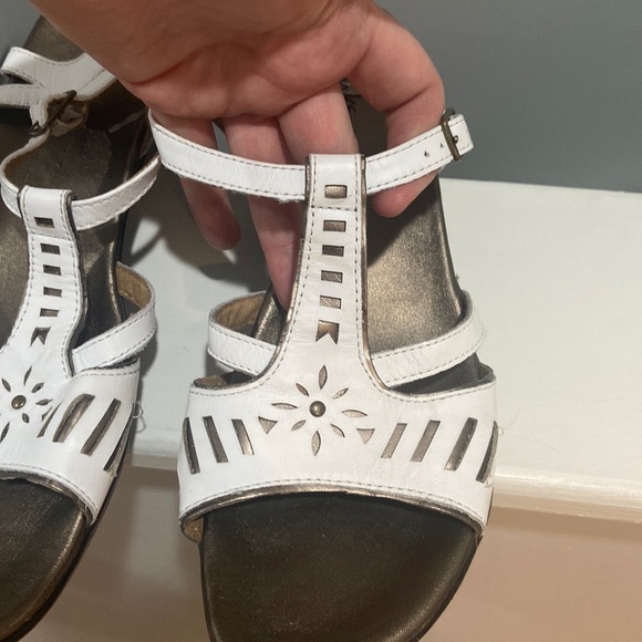CLARKS Bendables Leather Wedge Sandals white color Women's Sz 10M - Picture 4 of 13